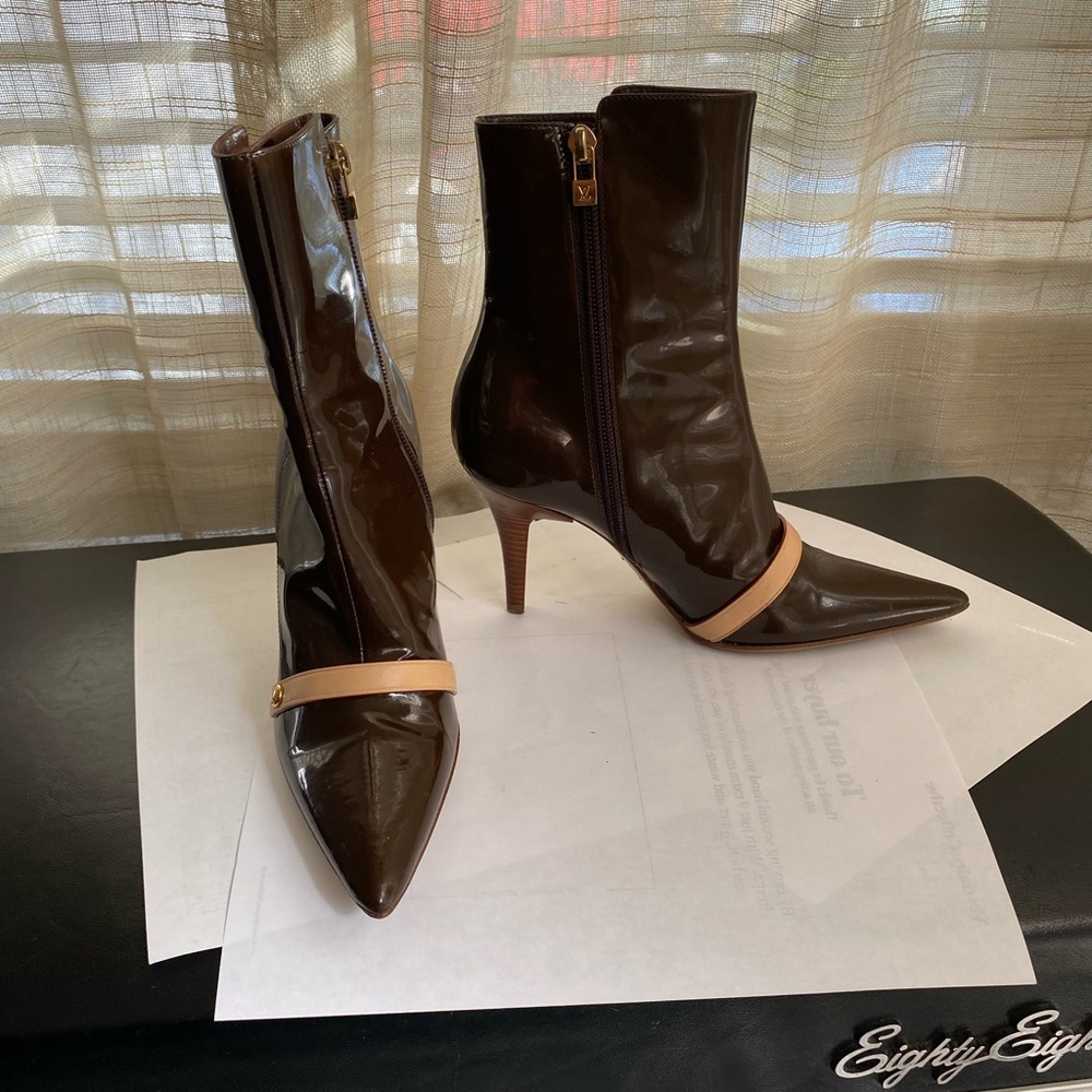 Louis Vuitton Brown pat leather Ankle Boots heels zipper 35.5 pumps booties mule